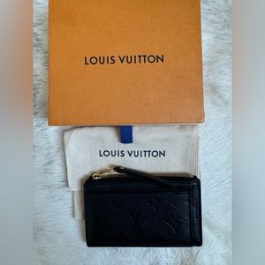 LOUIS VUITTON
Coin Card Holder